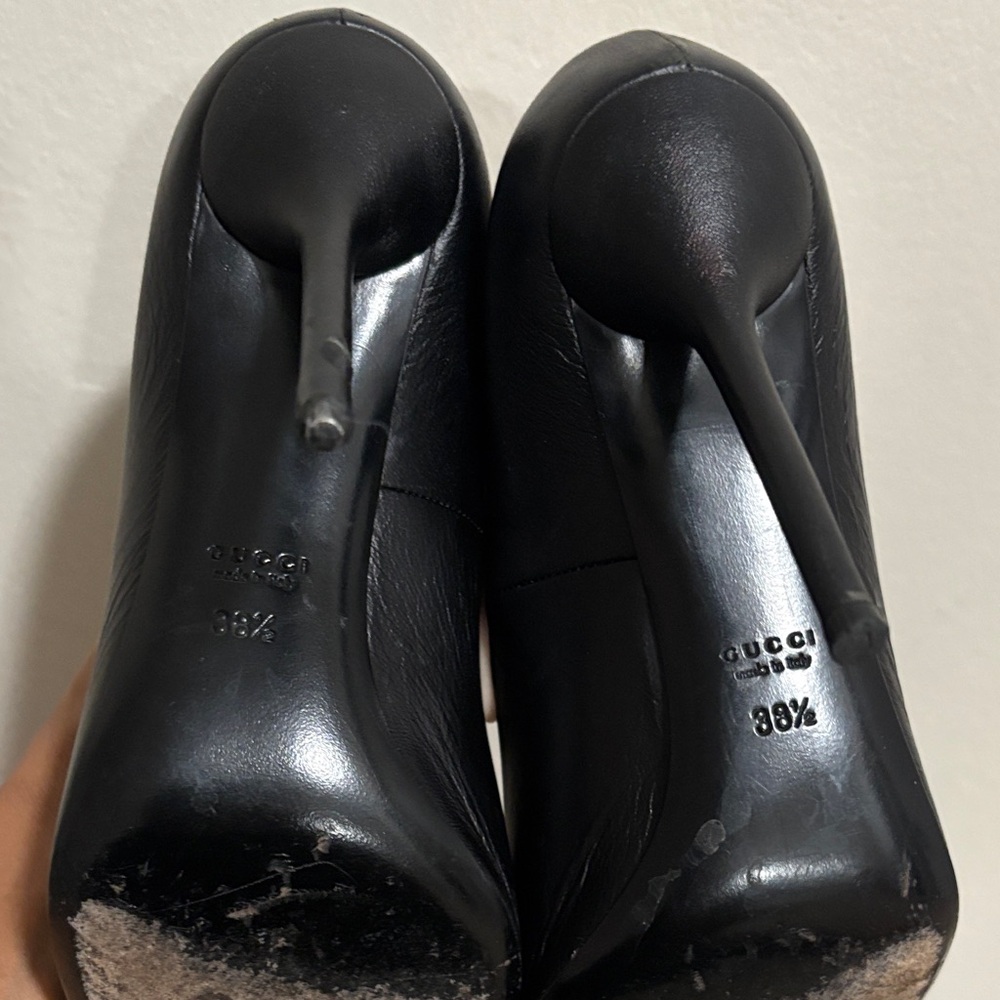 Gucci Classic Black Leather Heels - Picture 5 of 10
